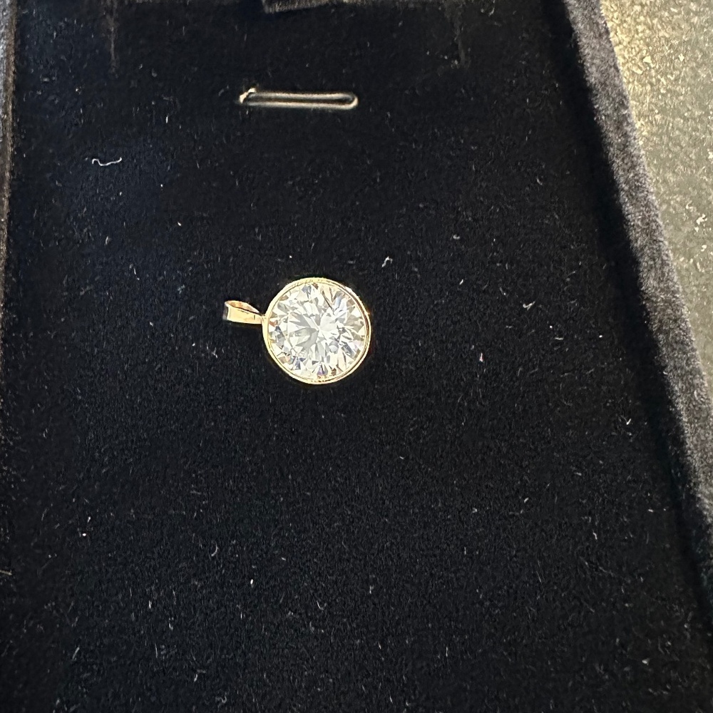 3.05 TCW Lab diamond 18k gold pendant